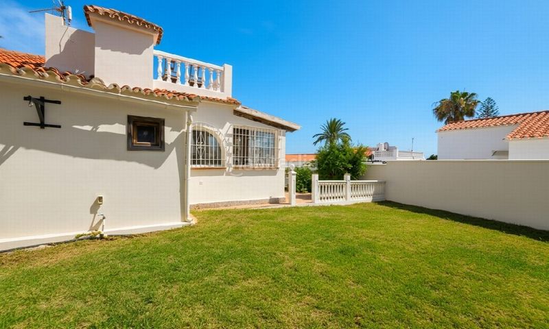 Foto 42a5be8f-733d-4d3e-b553-1f06a4eff9e2. Casa amb piscina a Las Flores Mijas