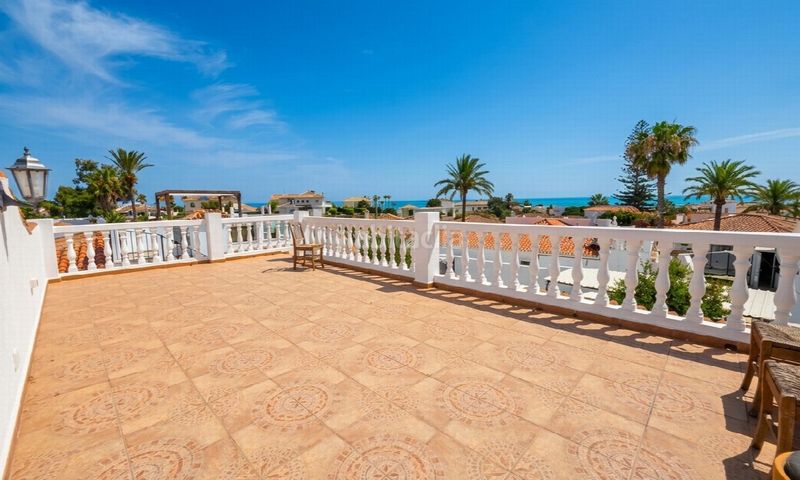 Foto 5f0549fe-ee33-4296-a6b2-b32a7e09fe1c. Casa amb piscina a Las Flores Mijas