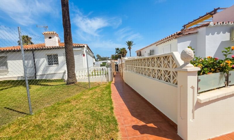 Foto c2a50185-eb75-4262-a2fe-1b832315df48. Casa amb piscina a Las Flores Mijas