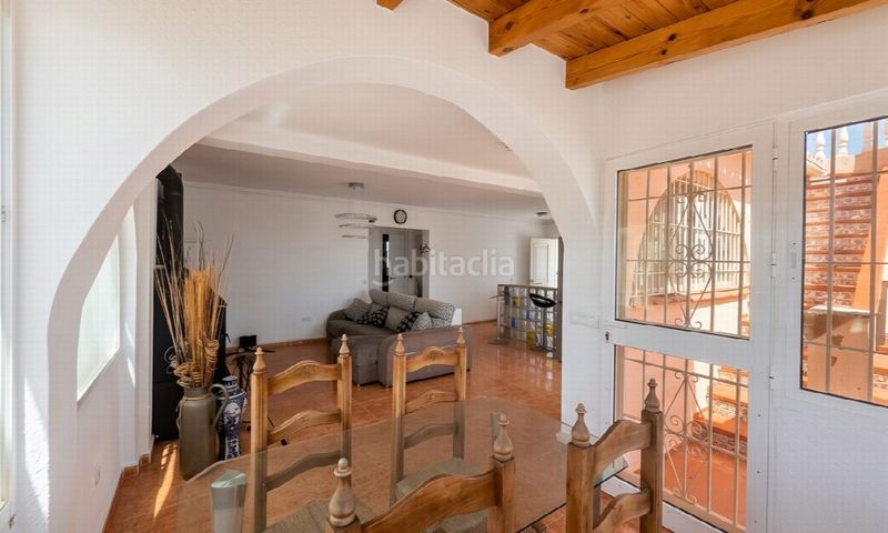 Foto edbf8648-2e7c-45b8-979a-4ef046047bde. Casa amb piscina a Las Flores Mijas