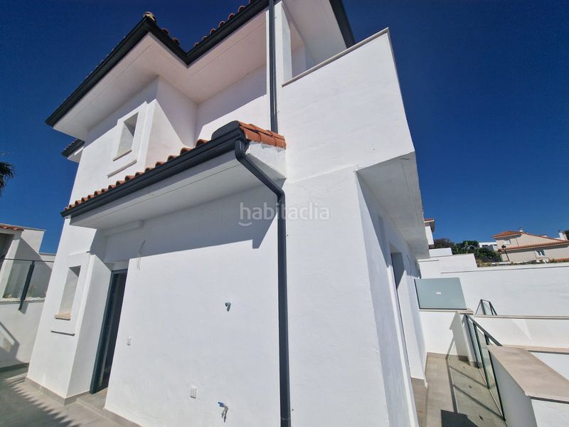 Foto 8dd36793-60d9-402f-b9e9-9734503eabe6. Casa amb aparcament a Manilva pueblo Manilva