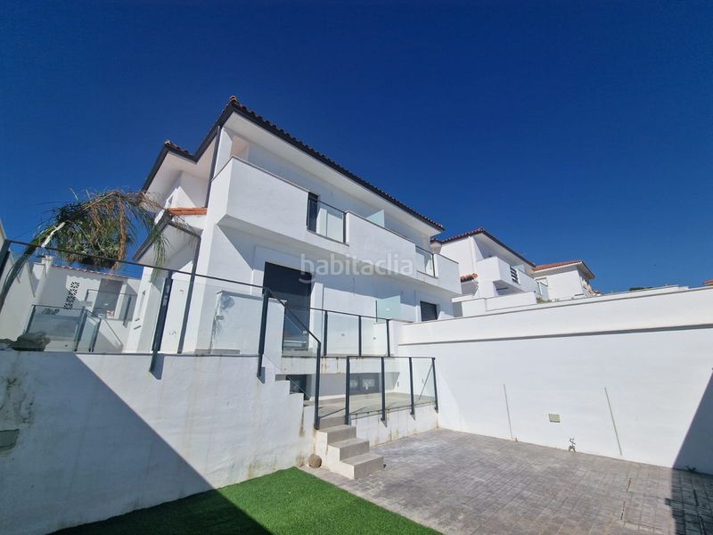 Foto f2db0b74-0034-4d66-a473-9cc83f3b90a1. Casa amb aparcament a Manilva pueblo Manilva