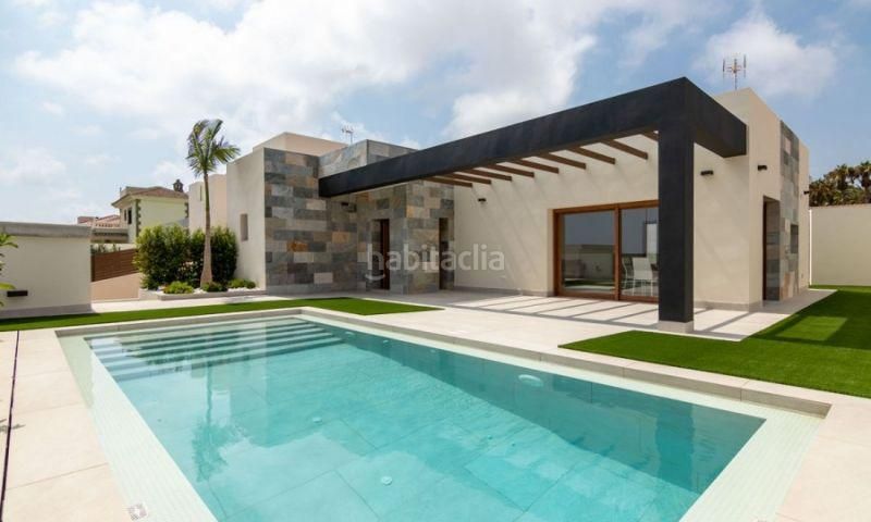 Foto dce3dd45-abb0-4a4e-8373-a71a9747944b. Casa amb piscina a Los Balcones-Los Altos Torrevieja
