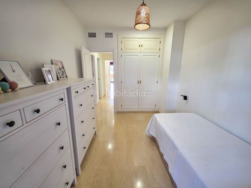 Foto a9f9a0b1-0663-4a2b-99fc-043e9ca21729. Apartament amb aparcament a La Duquesa Manilva