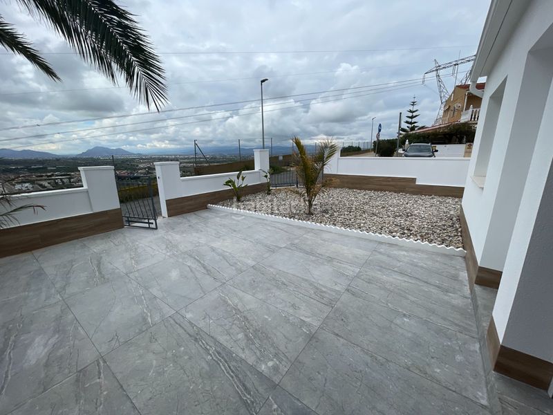 Foto e42e01c6-c5a8-447c-b5e8-4952a2b96de1. Casa amb aparcament a Almoradí