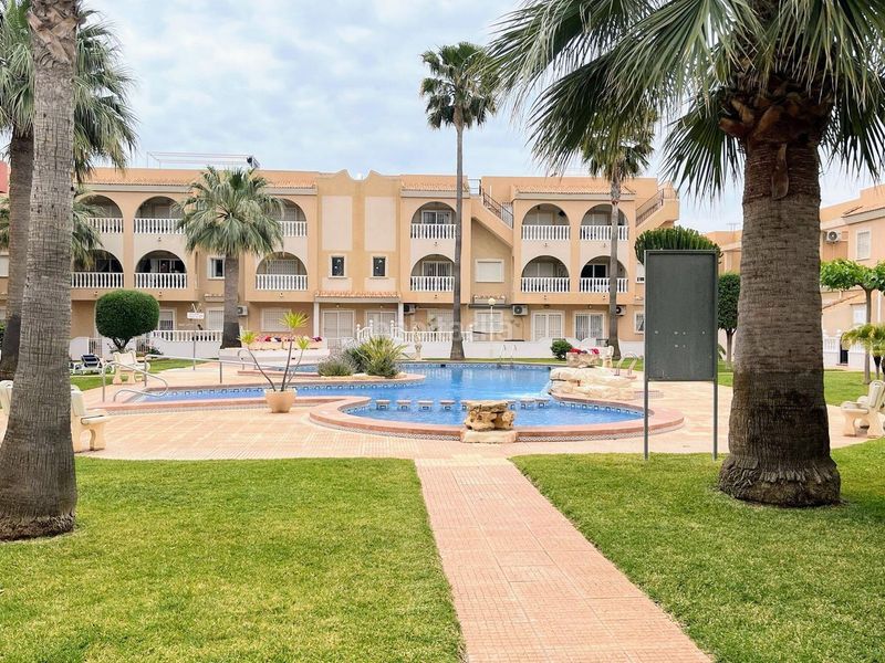 Foto 5b0473bb-d48d-45d0-ba55-48577ad54e12. Apartament amb piscina a Centro Alcázares (Los)