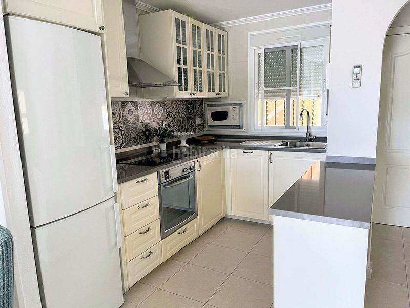 Foto f8d677cb-8a77-46ad-9239-2276861e9c9d. Apartament amb piscina a Centro Alcázares (Los)