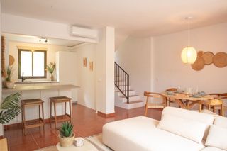 Casa adossada a Casares pueblo