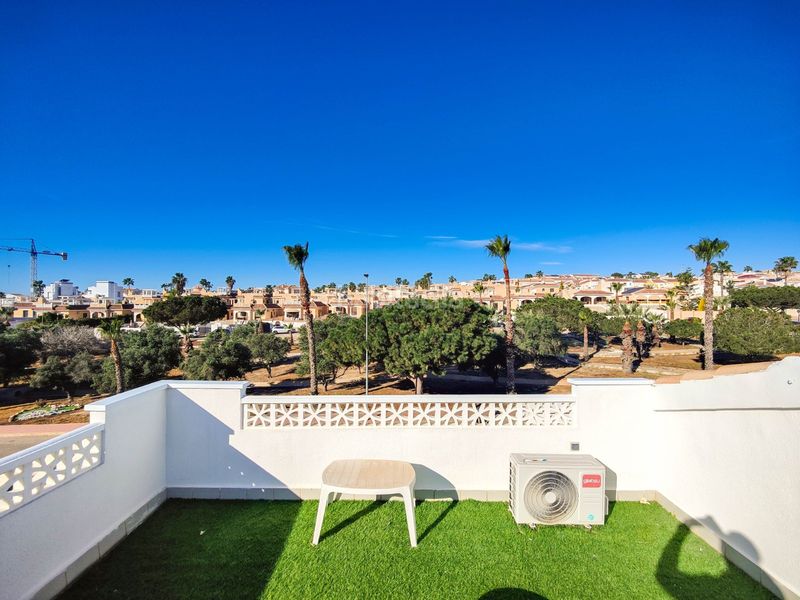 Foto ac0a968a-c001-49b4-a7bb-63c9c0e1650b. Casa amb aparcament a Rojales