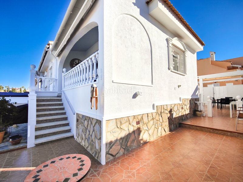 Foto bcae00d6-2c38-4a16-af5f-e06da86810ad. Casa amb aparcament a Rojales