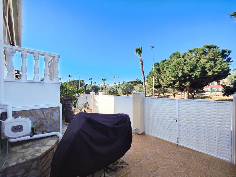 Foto be2a2904-f00a-4ee3-a078-56a1913206cb. Casa amb aparcament a Rojales
