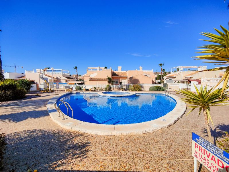 Foto c1a7009e-0db4-44e0-accc-e13cf87cf523. Casa amb aparcament a Rojales
