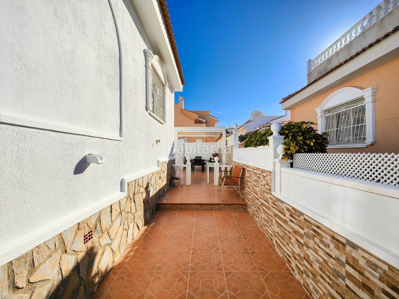 Foto d28f62de-a71e-4ca1-a8e2-fd001c157761. Casa amb aparcament a Rojales