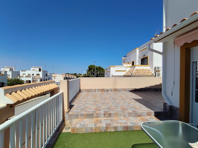 Foto 3785e060-4075-4c9e-8f59-44177d9b5b1f. Casa adossada amb aparcament a Punta Prima Torrevieja