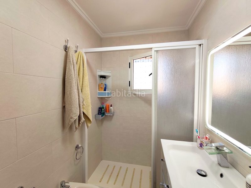 Foto ac23f167-de56-4f1a-a63e-695ba8d81213. Casa adossada amb aparcament a Punta Prima Torrevieja