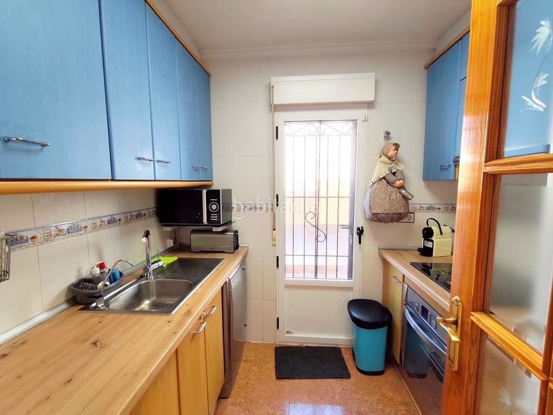 Foto c18eb3b9-ae9f-423e-8603-ef3647b391ef. Casa adossada amb aparcament a Punta Prima Torrevieja