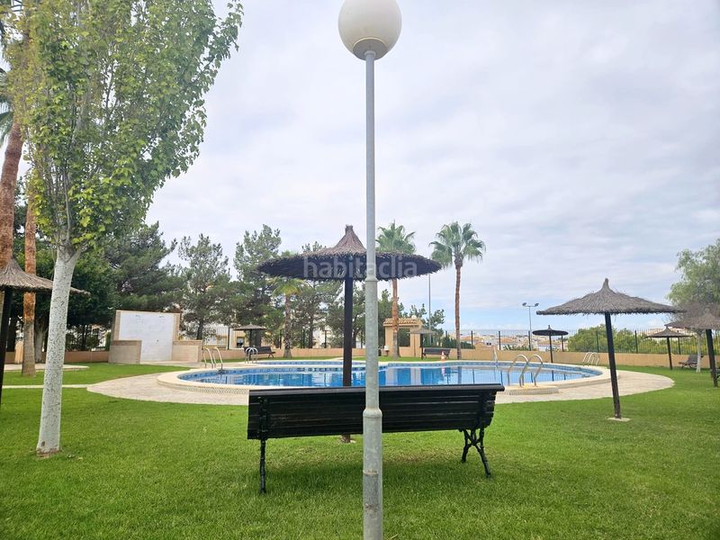 Foto f0772905-a2f2-48e7-a897-02677500f30f. Casa adossada amb aparcament a Punta Prima Torrevieja
