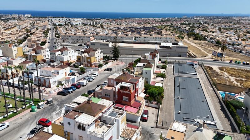 Foto 6646c9ed-0434-43b5-aa25-a0ecf887a56e. Casa adossada a Punta Prima Torrevieja