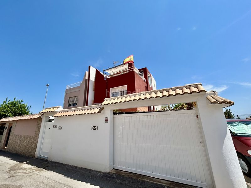 Foto f943638d-3642-4094-b6ad-640b0a28774b. Casa adossada a Punta Prima Torrevieja