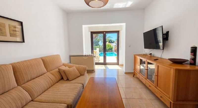 Foto e8bebf59-67ea-4e6a-94be-a51188ae0267. Casa amb aparcament a Las Flores Mijas