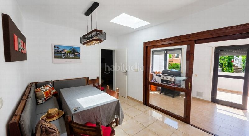 Foto 2648a7bb-ccd5-4961-b238-ceb80b3aec8e. Casa amb aparcament a Las Flores Mijas