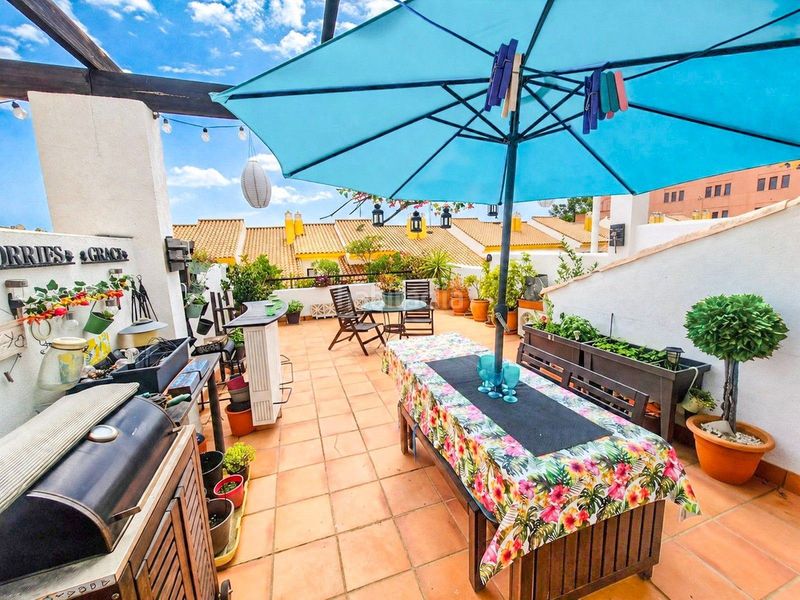 Foto 0eb55737-0266-46c6-8253-c16a6b6b2198. Casa amb piscina a Parque Central Estepona