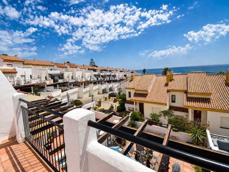 Foto 7dc7d3bf-c817-448f-8490-550bd95b1929. Casa amb piscina a Parque Central Estepona