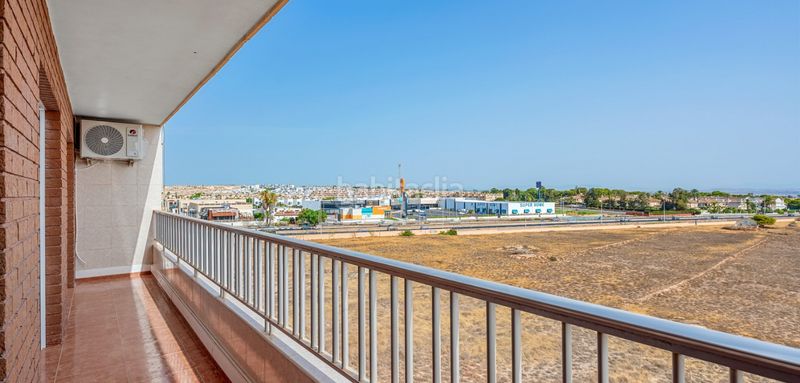 Foto 5e73f57f-aac5-47e8-8b76-4394858ed992. Apartament amb aparcament a Punta Prima Torrevieja