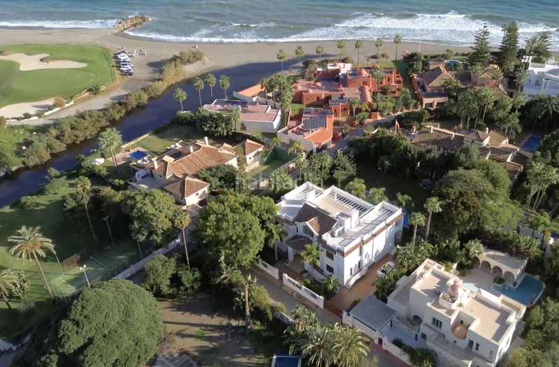 Foto e3feafff-4b93-4fe8-8a1b-95797a49a31d. Casa a Casasola Estepona
