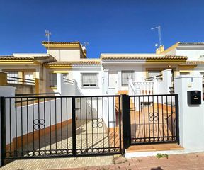Semi detached house in Jerónimo y Avileses