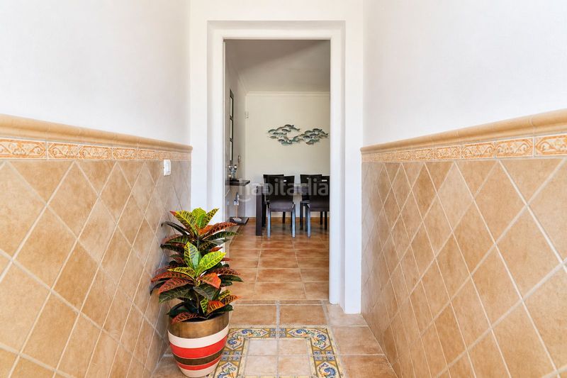 Foto 4d557653-3781-4c53-b0ad-f432b2d8a8f4. Casa adossada amb aparcament a Manilva pueblo Manilva