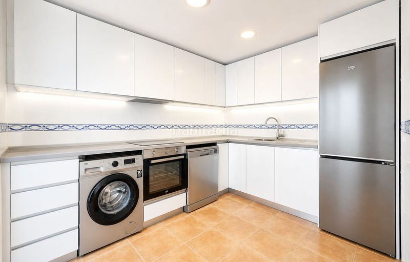 Foto d4bb5e63-f30f-46c4-9240-25445d2ed3b6. Casa adossada amb aparcament a Manilva pueblo Manilva
