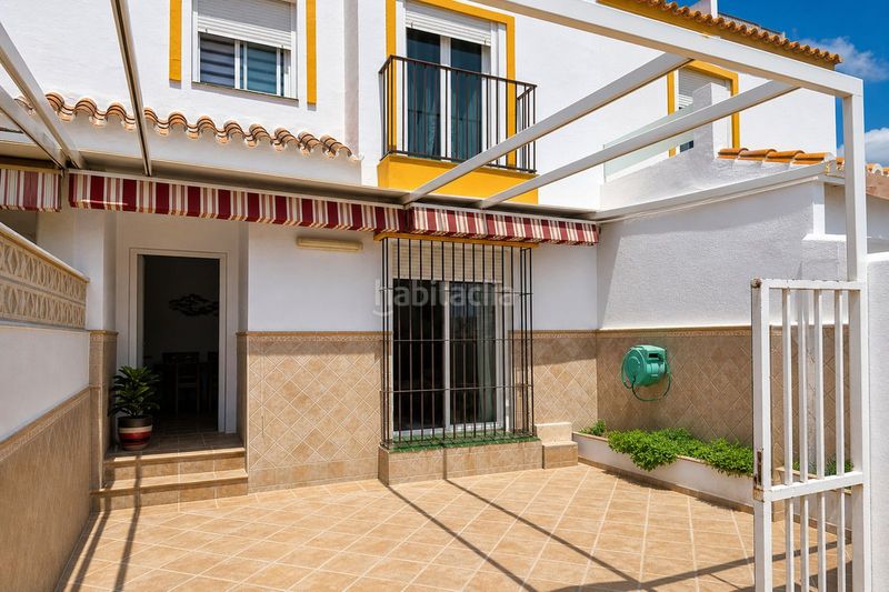 Foto e2a3fd50-629b-45fb-8512-9990be87bdaa. Casa adossada amb aparcament a Manilva pueblo Manilva