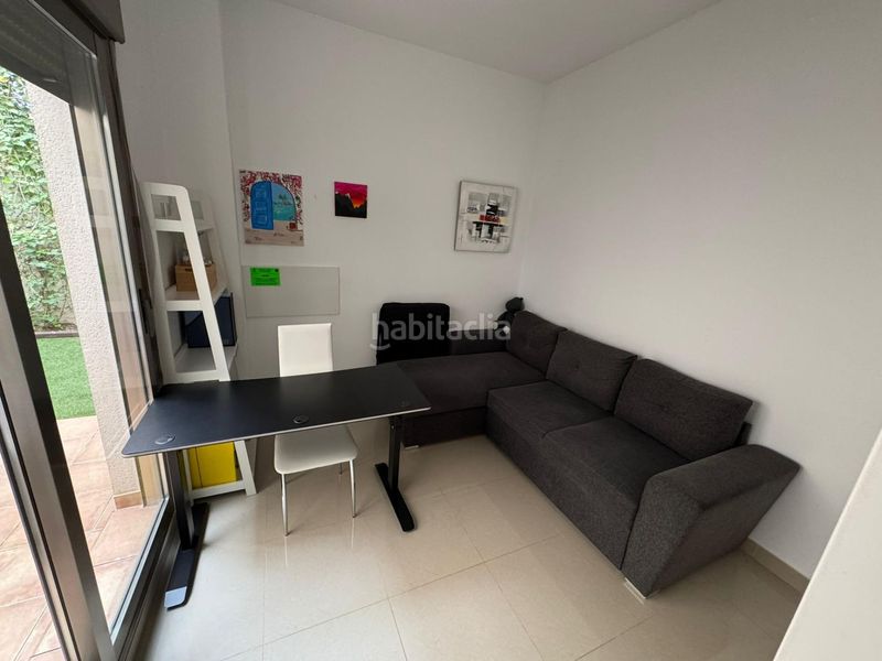 Foto 49b3a096-e284-4d81-a4b3-7e3d9423b9f3. Casa adossada a Punta Prima Torrevieja