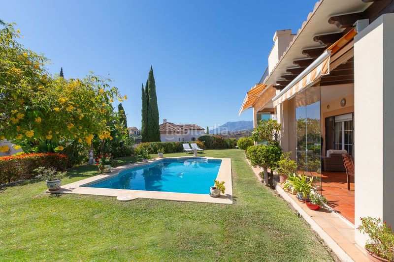 Foto 209bd7e1-a980-43d5-87fc-7b2ec12c11b1. Casa amb aparcament a Elviria Marbella