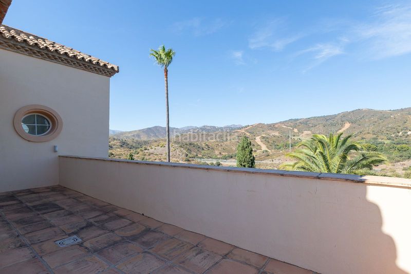 Foto 36bd3299-3054-4253-9a9c-824d2d42fc70. Casa amb aparcament a Elviria Marbella