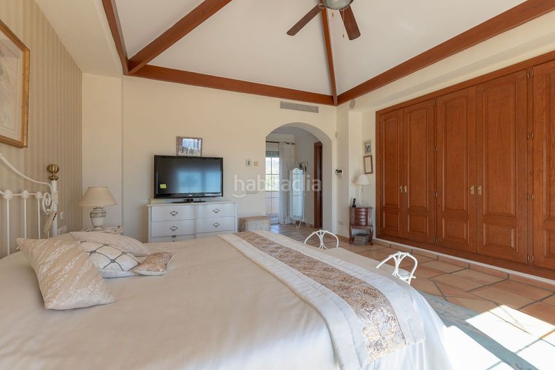 Foto 384693a8-4e21-4257-b560-331404cd5585. Casa amb aparcament a Elviria Marbella