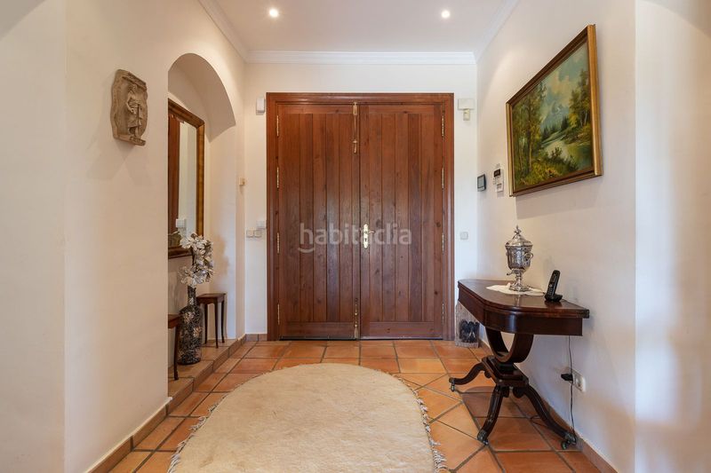 Foto 469e1b29-cfff-4016-b4b1-e72cd8dce8da. Casa amb aparcament a Elviria Marbella