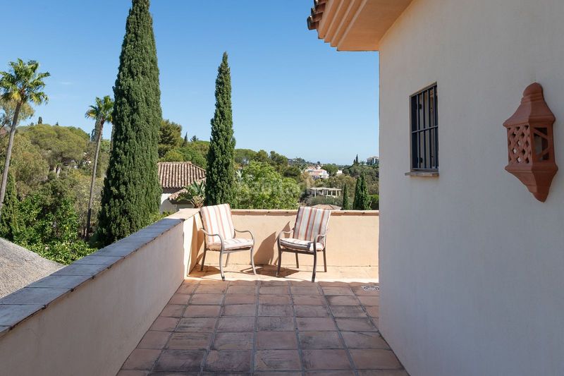 Foto 51cc7919-d3ab-4132-b99f-dabac91a5849. Casa amb aparcament a Elviria Marbella