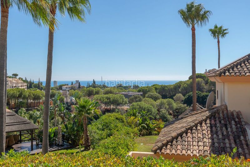 Foto 5a601a54-2a99-436d-82b0-f445420d6e07. Casa amb aparcament a Elviria Marbella