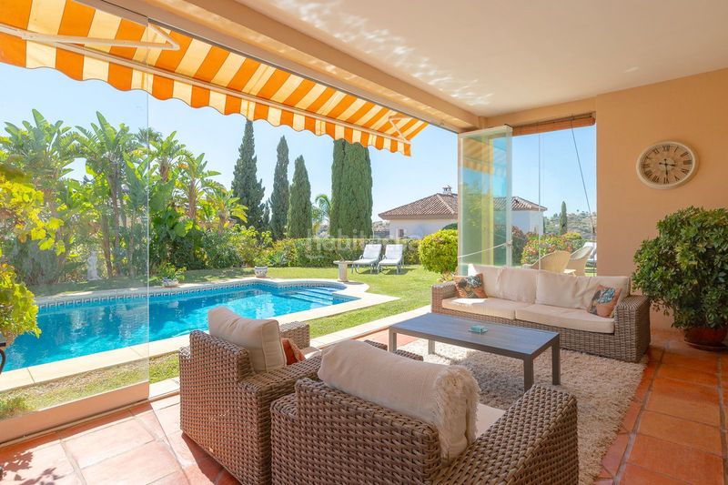 Foto 69a19e00-52fa-43d9-8ed9-5dff41a82cf7. Casa amb aparcament a Elviria Marbella