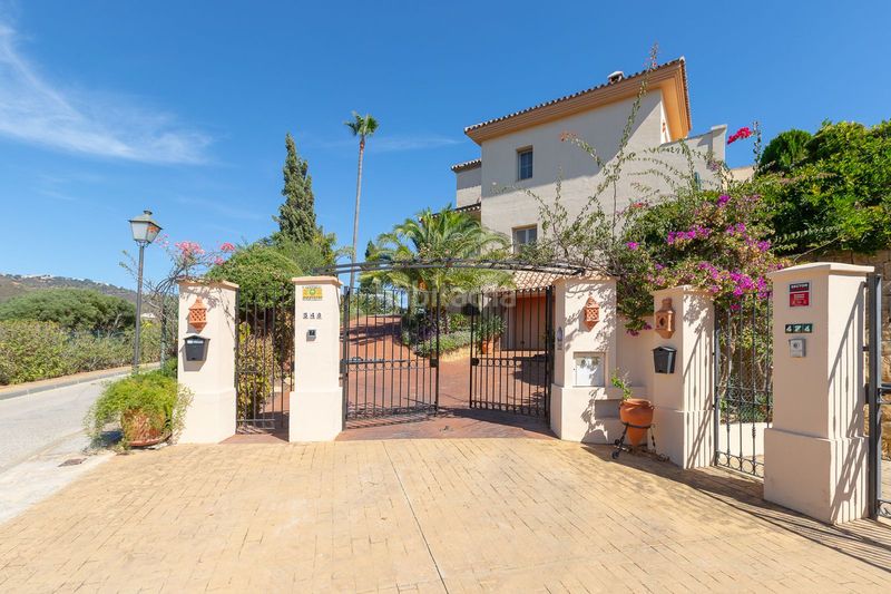 Foto 7034672d-5698-487c-a914-fc9779a37da0. Casa amb aparcament a Elviria Marbella
