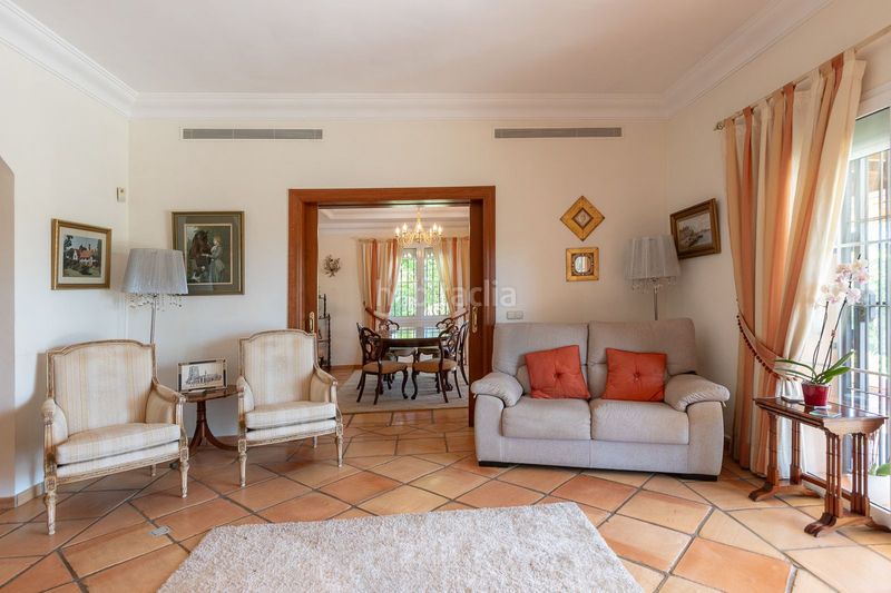 Foto 800f6197-9ebd-4384-80e1-0780a6a73663. Casa amb aparcament a Elviria Marbella