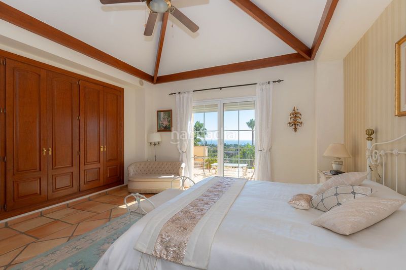 Foto a805ba2b-532c-4c37-8fbd-e0838a176a9b. Casa amb aparcament a Elviria Marbella