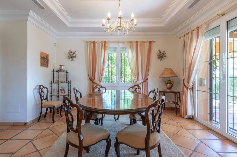Foto adac658a-ea61-4037-89f9-7b3d8c1d1ffb. Casa amb aparcament a Elviria Marbella