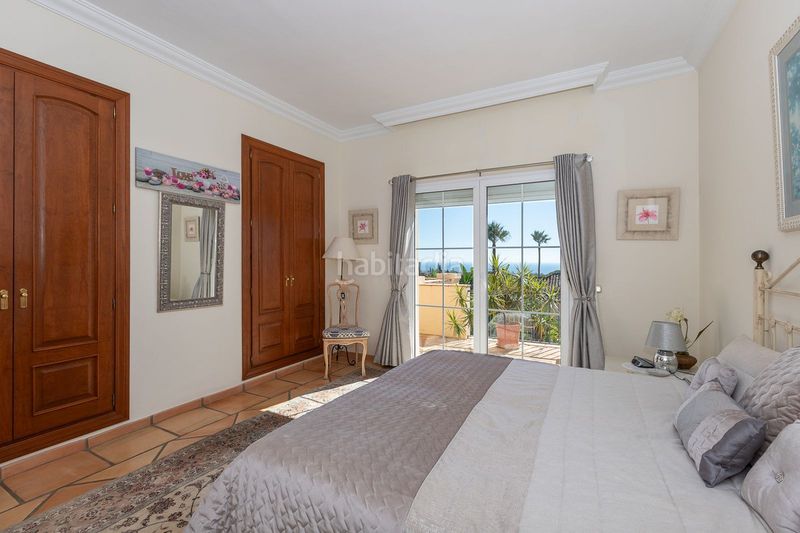 Foto f4fe8fed-0ed7-43ff-8982-5271abde5e5d. Casa amb aparcament a Elviria Marbella