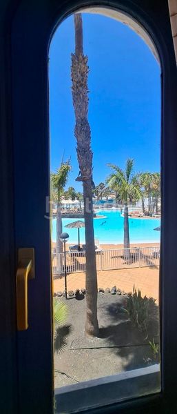 Foto 8d5ff78e-7633-46a0-9cd6-074acf79b624. Apartament amb piscina a Corralejo Oliva (La)