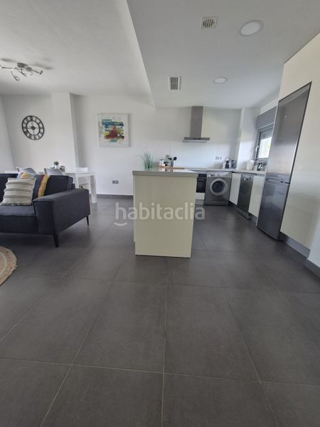 Foto e09dd56c-38c9-4468-8f1d-e75e1973e3e2. Casa amb piscina a Jacarilla