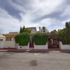 House in Jerónimo y Avileses