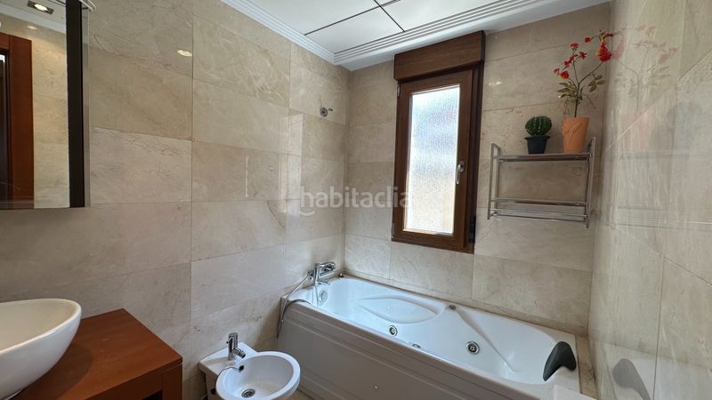 Foto bfe60f11-5e06-49b0-8414-65ba8b1c3de3. Casa adossada amb aparcament a Algorfa